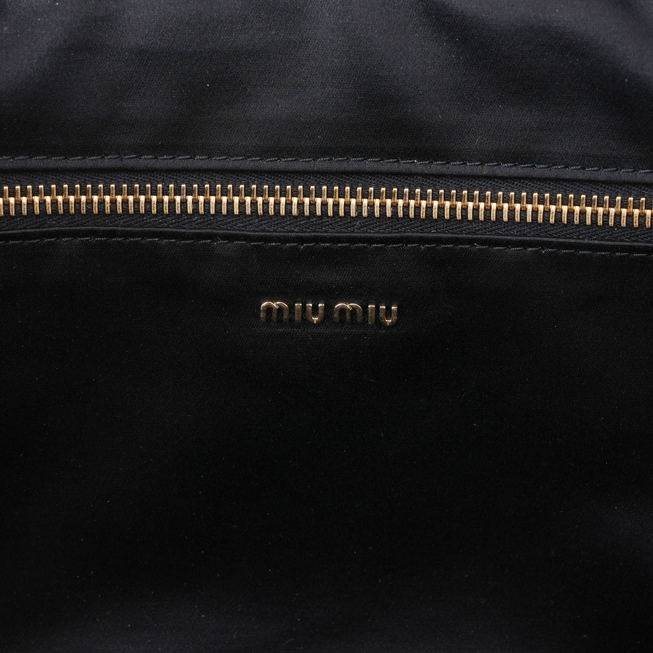 MIU MIU(USED)미우미우 엠보싱 로고 체인 숄더백